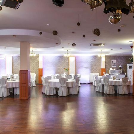 First Hotel Tczew Bagian luar foto