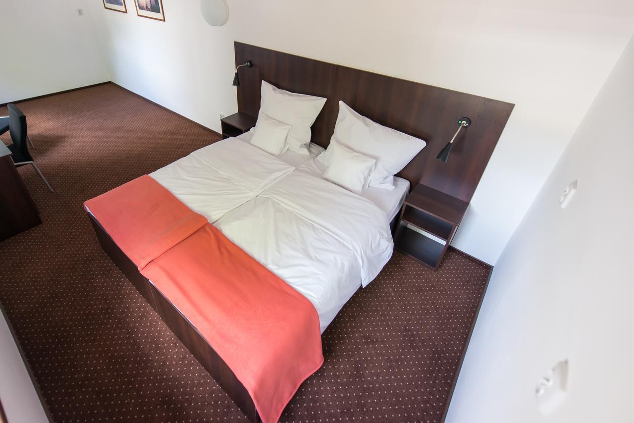 First Hotel Tczew Bagian luar foto