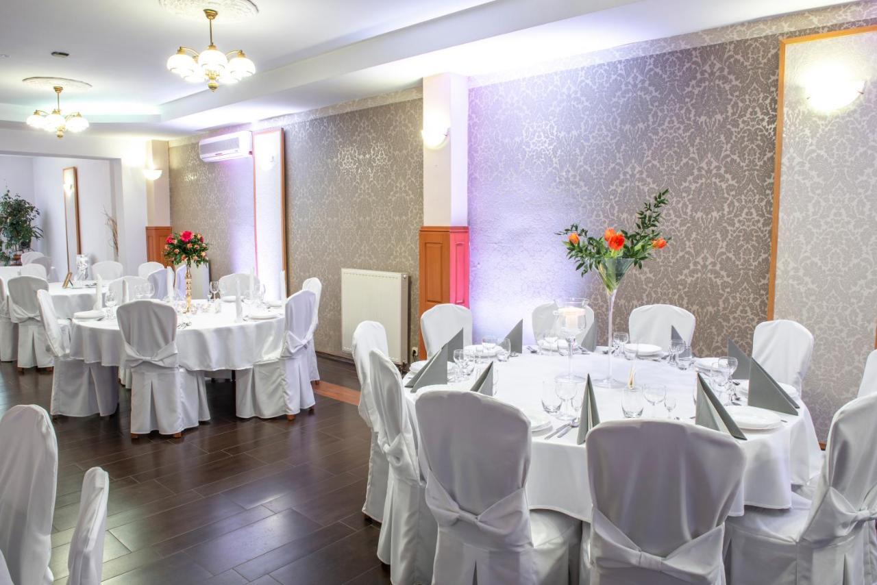 First Hotel Tczew Bagian luar foto