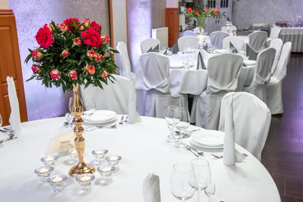 First Hotel Tczew Bagian luar foto