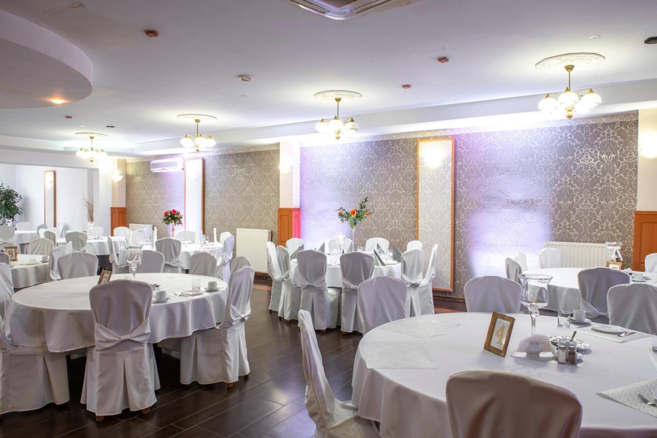 First Hotel Tczew Bagian luar foto