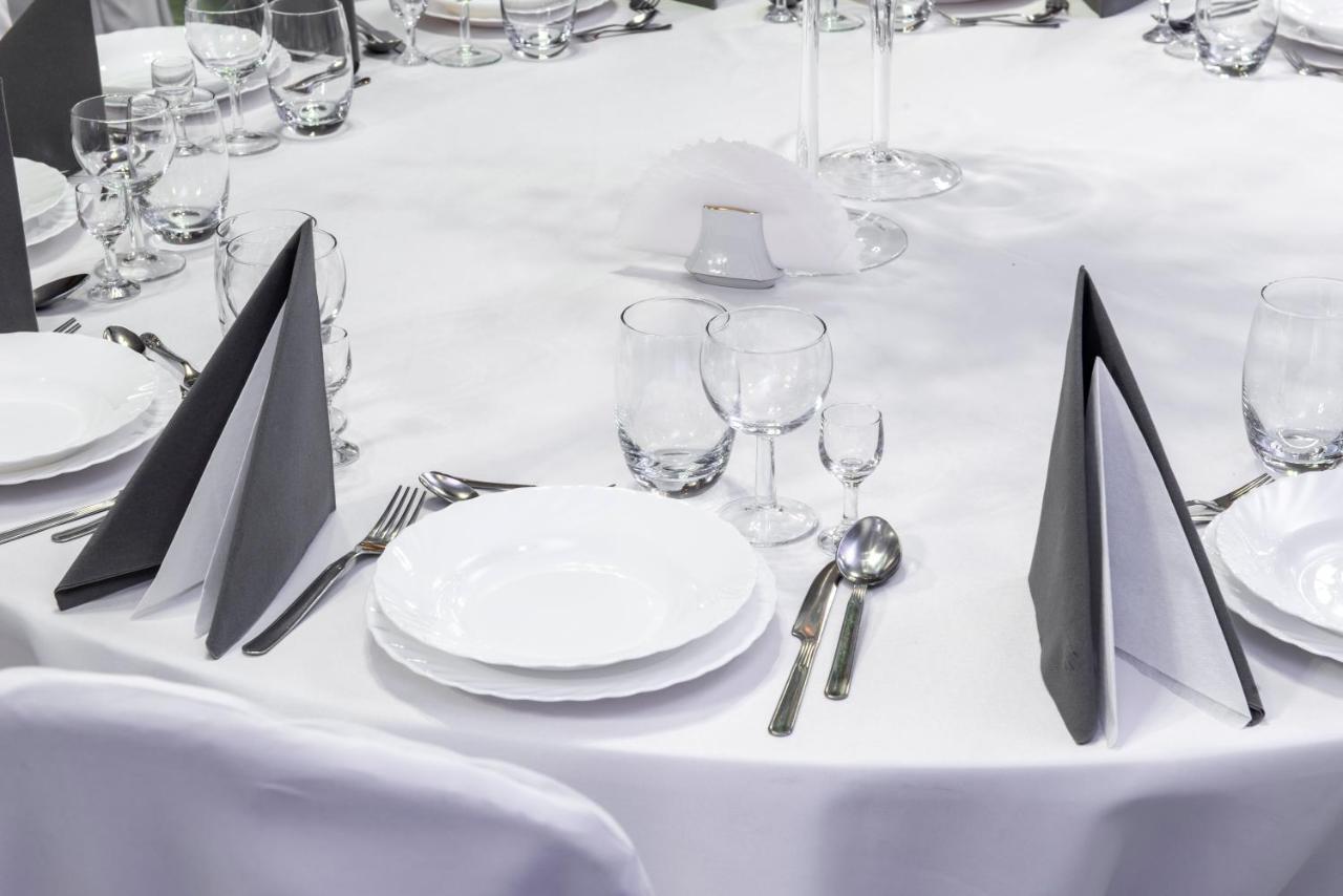 First Hotel Tczew Bagian luar foto