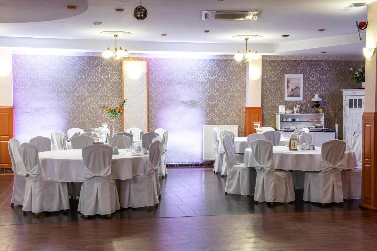First Hotel Tczew Bagian luar foto