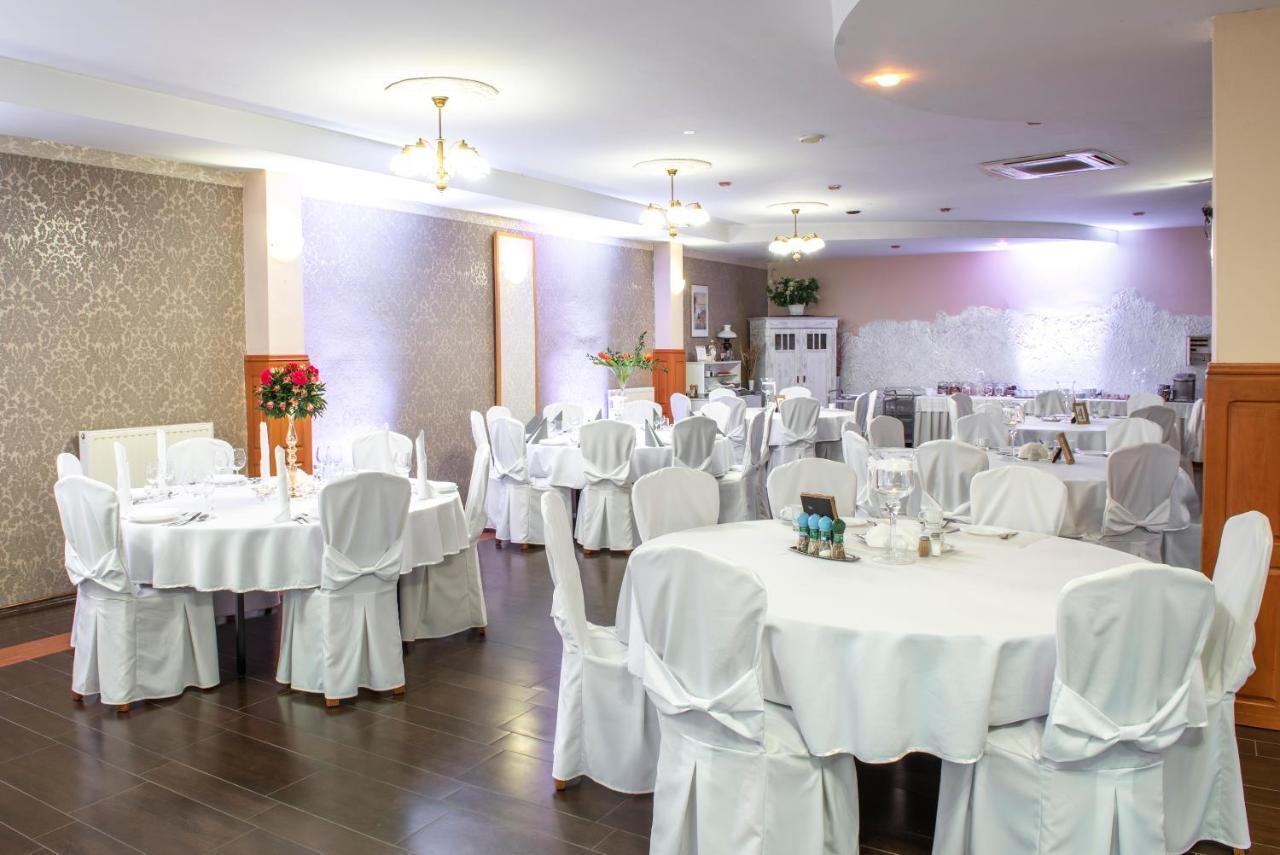 First Hotel Tczew Bagian luar foto